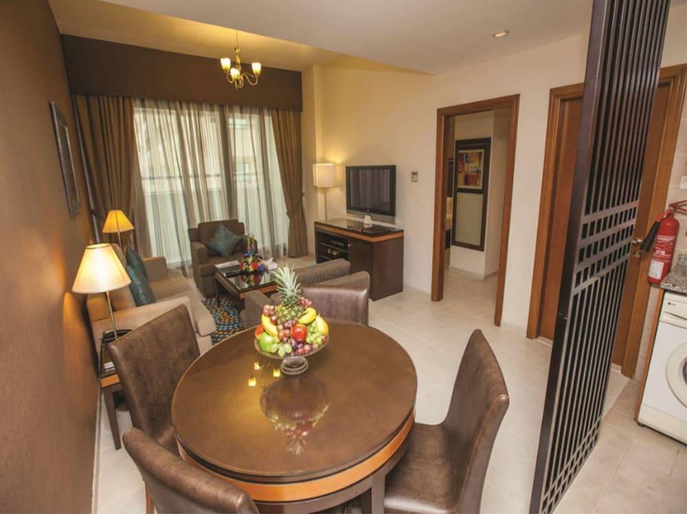 Xclusive Hotel Apartments Дубай Екстериор снимка