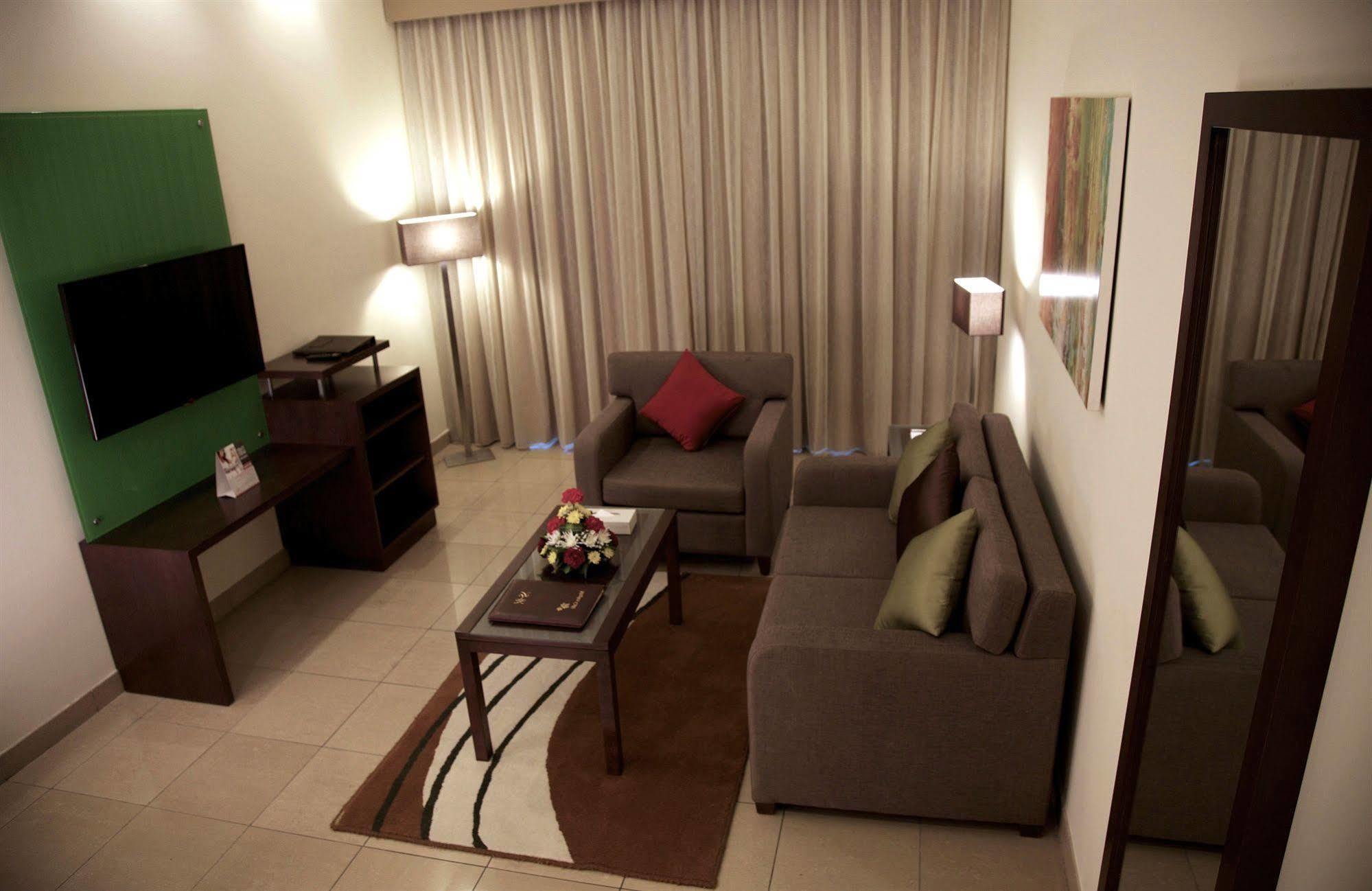 Xclusive Hotel Apartments Дубай Екстериор снимка