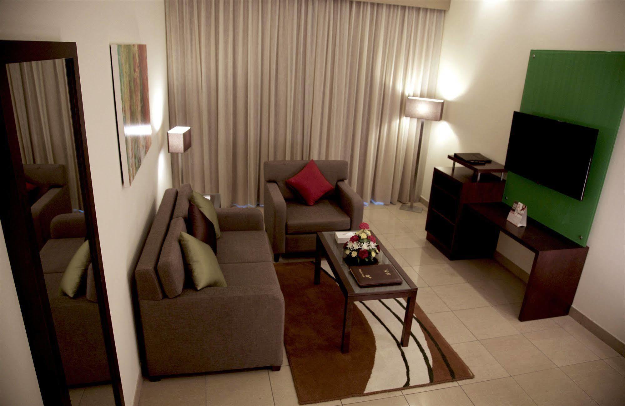 Xclusive Hotel Apartments Дубай Екстериор снимка